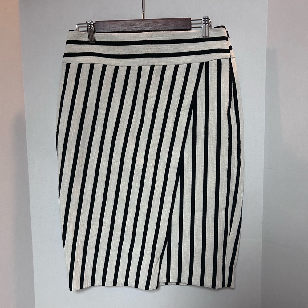 Ann Taylor Black and White Striped Women's Skirt.